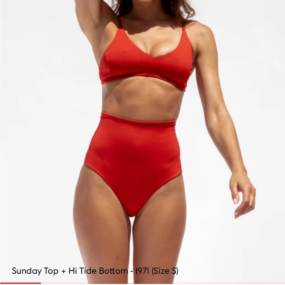 Left On Friday Hi Tide Bottom Size Large in 1971 Red